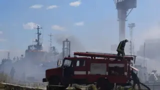 Руски удари по Одеса и Павлоград: пожар в търговски комплекс и един ранен