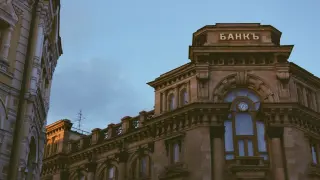Руснаци изтеглиха рекордни суми от банките си през последните шест месеца