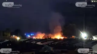 Пожар край Руския пазар в Пловдив, гъст дим над района