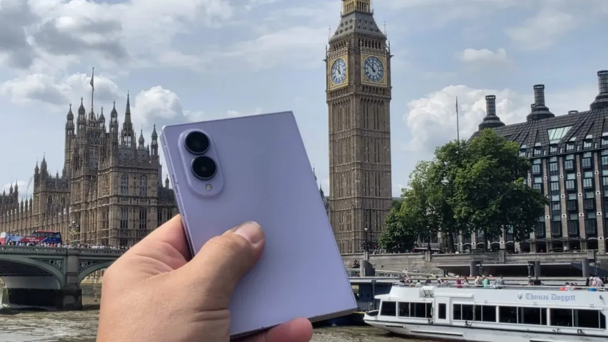Samsung Galaxy Z Fold 8 е по-малък и по-лек: първи впечатления от премиерата в Лондон