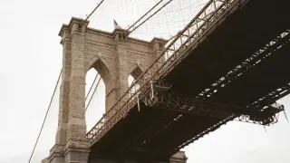 44-годишен мъж скочи гол от Бруклинския мост в Ню Йорк