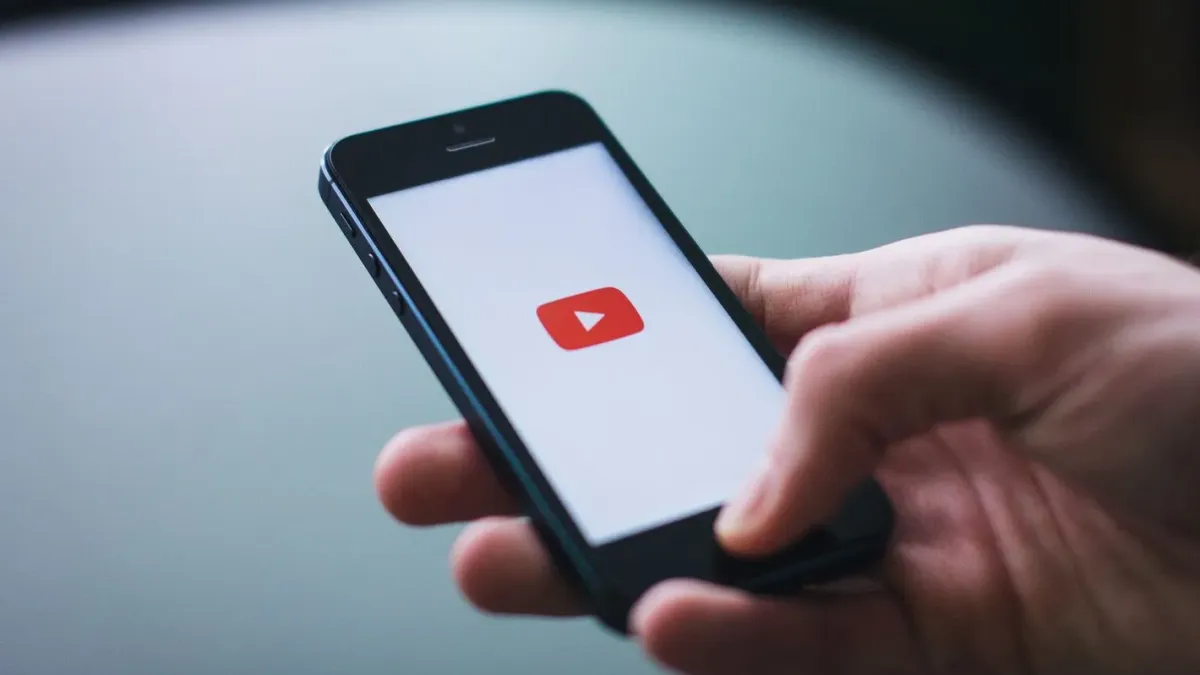 Google спира поддръжката на YouTube за смартфони с Android 6