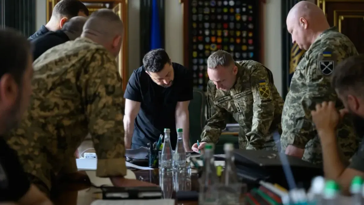 Зеленски предупреди Москва след среща с военното командване на Украйна: „Цената ще расте““