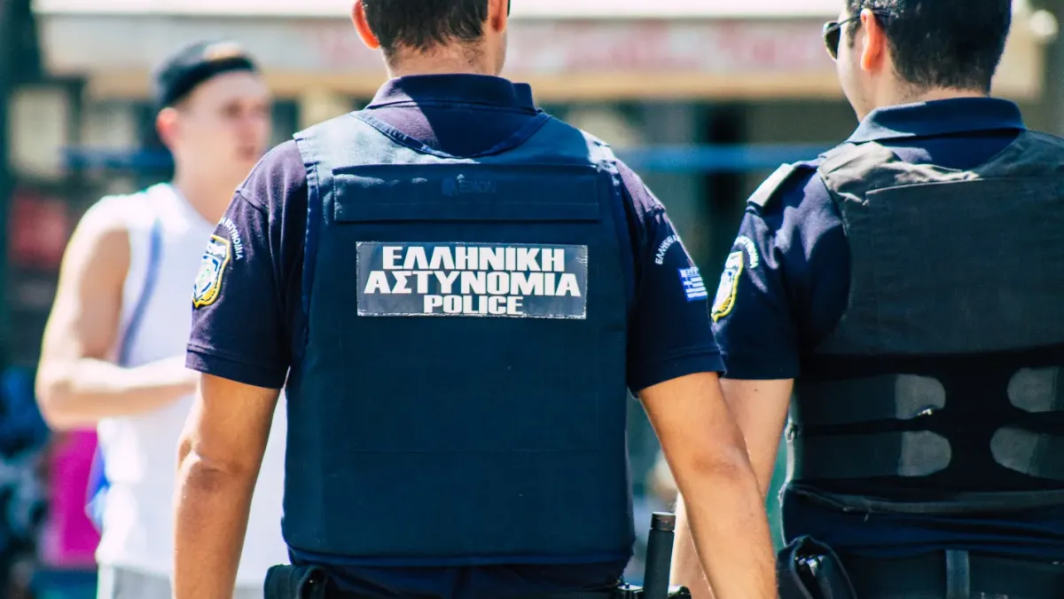 Български и италиански полицаи помагат за сигурността на туристите в Гърция
