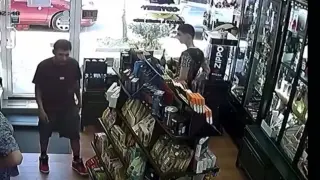Двама мъже излязоха от Odyssey Luxury Shop с бутилки Moët, без да платят