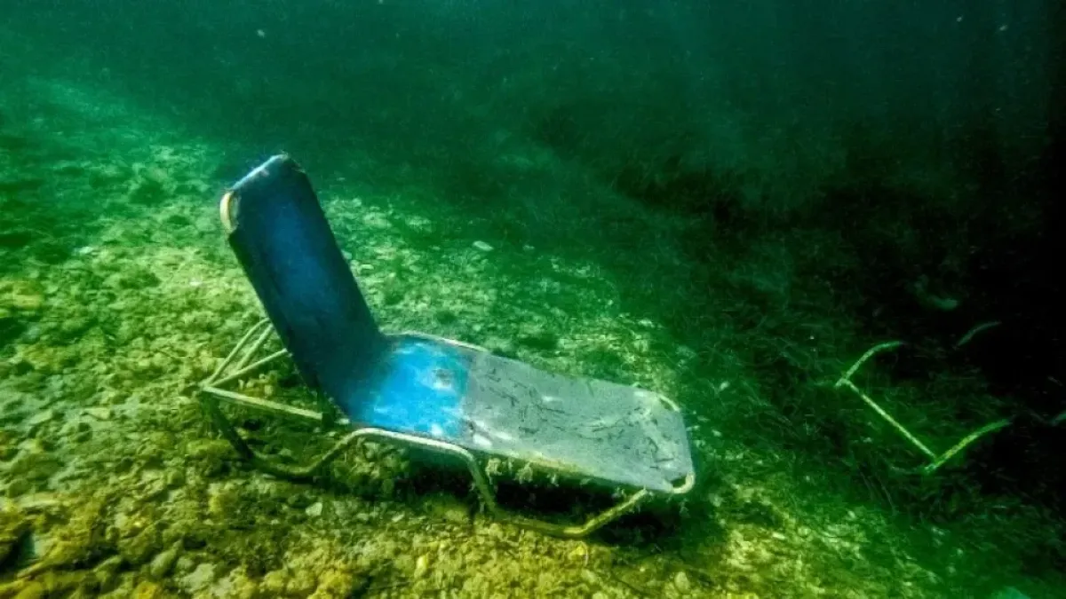 Подводни кадри от Корфу показват изхвърлено оборудване по морското дъно