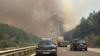 Затвориха АМ "Тракия" заради големия пожар