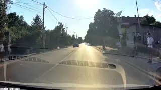 Мъж спря навреме кола пред опънато от деца въже на улица в „Обеля“