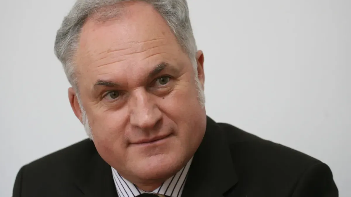Кольо Парамов изпълзя на припек