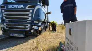 Катастрофа в Подбалкана - камион спука гума и се заби с кола