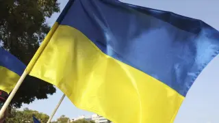 Напрежение между Киев и Прищина: Свалиха огромното украинско знаме в центъра на Косово