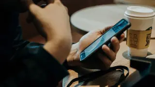 Страничният бутон на телефона крие пет полезни функции