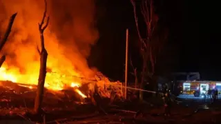 Експлозии и пожари: Русия атакува Киев и Запорожка област с балистични ракети, има загинали