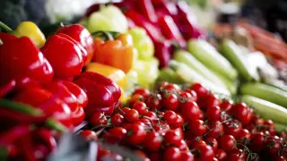 Как ниските изкупни цени и вносът накараха производителите да предпочитат да изхвърлят продукцията си?