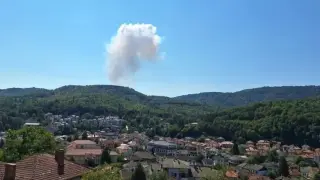 Пожарникари и горски овладяха огнището край завода на „ЕМКО“