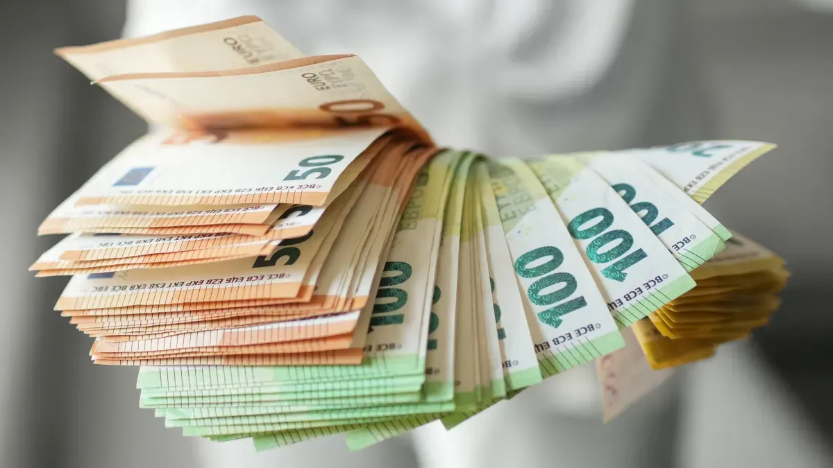 Ръст от 2,6%: 1444 евро достигна средната заплата през второто тримесечие на 2026 г.