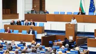 Изгодна промяна с депутатските заплати, спестиха 24 евро