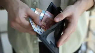 В 11 области в България средната заплата не покрива издръжката на живота, заплатите в София са с близо 500 евро над средните за страната