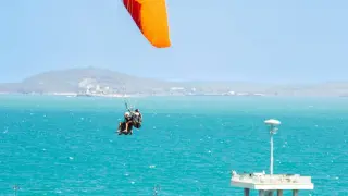 Сигнал до кмета на Бургас: Проверете парапланеристите над Морската градина