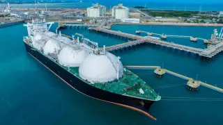 Скъпият LNG и геополитическият натиск: Препятствията пред газовия маршрут Гърция–Украйна
