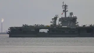 Криза на борда на USS Abraham Lincoln: Моряци скачат в океана след 250 дни в морето