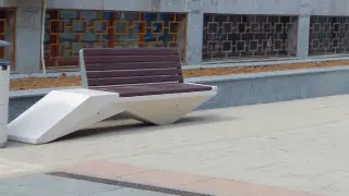 В Ботевград се радват на пейка и кошче за над 3800 евро, а в интернет са по-евтини