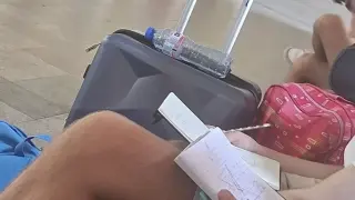 Две момчета решаваха задачи на гарата в Пловдив, докато чакаха влак