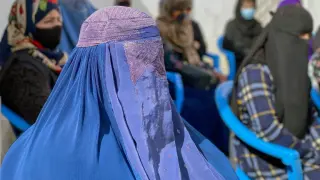 Пет години под властта на талибаните: Как Афганистан заличи жените от обществения живот