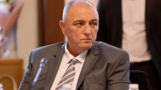 С цветя и венци изпратиха Антон Станков в последния му път