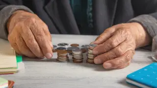 Над 6200 пенсии у нас са под запор заради дългове за над 2 млн. лева