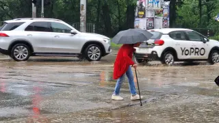 Промяна във времето: Краткотрайни валежи, гръмотевици свалят градусите във вторник