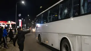 Деца хвърляха камъни по движещ се автобус в Сливен след тормоз над пътничка