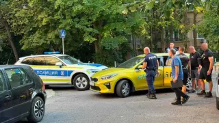 Трагедия: Млад мъж почина в такси в бургаския жк „Славейков“