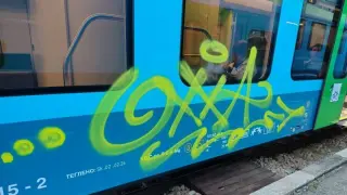 Вандали надраскаха нова мотриса „Шкода“ на гара Благоевград