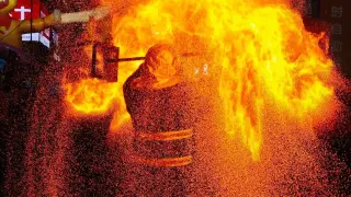 Пожар край жп линията София-Бургас, огънят пълзи към гората