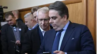 Слух: Асен Василев би искал Денков вместо Гюров за президент