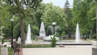 "Вандализъм в розово": Барби нашари с маркер обновения парк в Стара Загора
