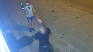 Агресия: Камера засне вандализъм пред медицински център във Варна