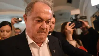 Румънски депутат се включи онлайн в комисия в парламента - гол до кръста