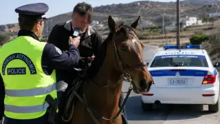 Пиян мъж отнесе глоба в Гърция за яздене на кон