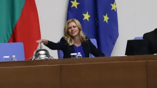 Игра с кворума спаси Йотова от изслушване за Петричкия Ескобар