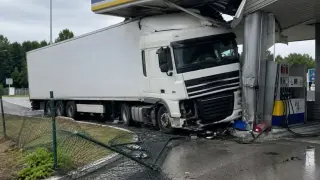 Шофьор с 3,62 промила алкохол заби камион в бензиностанция във Видин