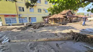 Леля Роза от пометеното от стихията Струмяни: Останахме на улицата, гол етаж, ако някой има сърце да помогне
