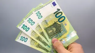 Мъж опита да си напазарува с фалшиви 100 евро от сергия за зеленчуци в Луковитско