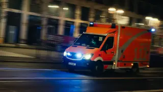Майка скочи от прозореца, за да спаси падналото си дете