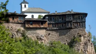 Започва проверка на Гложенския манастир след сигнал за настаняване на външни лица