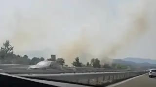 Пожар гори до АМ "Тракия"