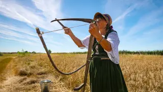 Скандал в чирпанско село: Жена вилня с коса и посече мъж - той я вкара в болница
