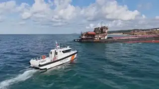 Руският кораб ОМСКИЙ-107, атакуван от дрон, заседна край бреговете на Турция