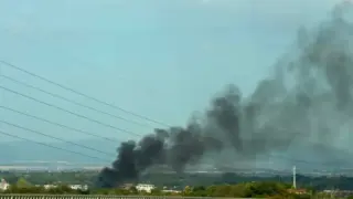 Пожар в столичния кв. „Младост", черни облаци дим се стелят над Околовръстното
